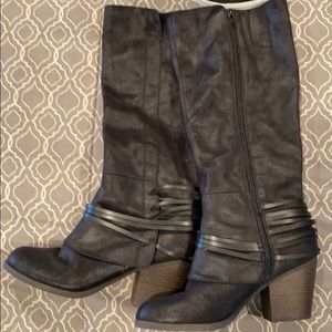 Tall boots with heel